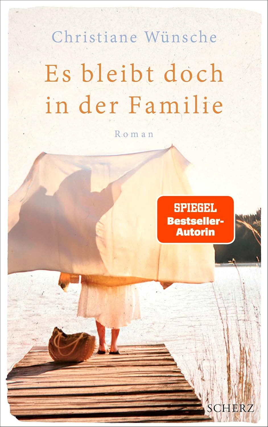 Eine Frau steht auf einem Holzsteg am See. Über ihr steht der Titel des Buches.